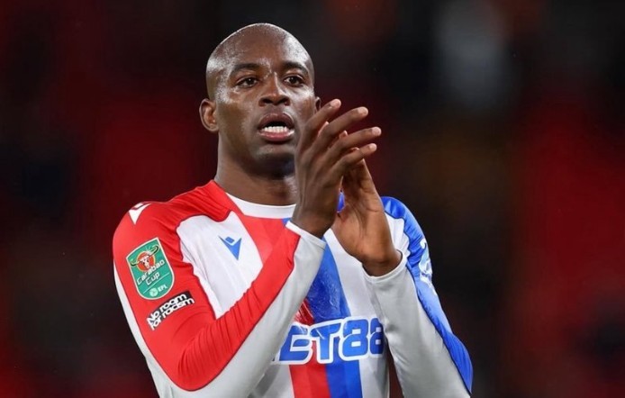 Jean-Philippe Mateta trong màu áo Palace.