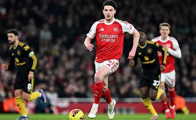 Declan Rice cần thêm sự hỗ trợ từ đồng đội.