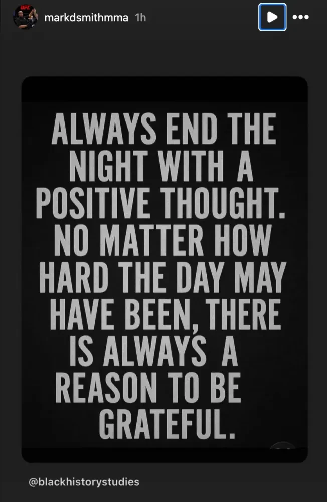 Dòng trạng thái của trọng tài Mark Smith sau sự cố.