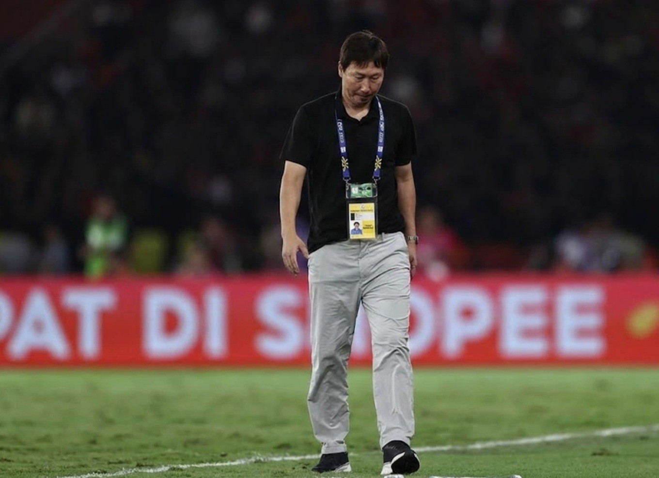 HLV Kim không ăn mừng sau khi U23 Việt Nam giành chiến thắng. 