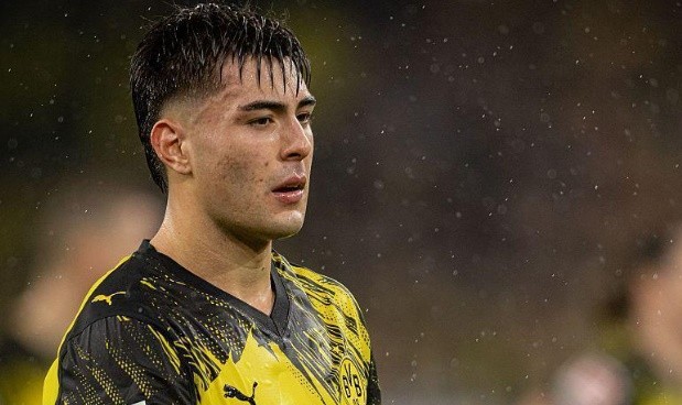 Aaron Anselmino miễn cưỡng trở lại Chelsea.