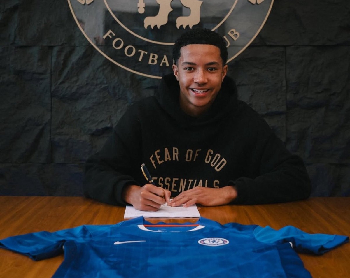 Yisa Alao vừa ký hợp đồng gia nhập Chelsea.