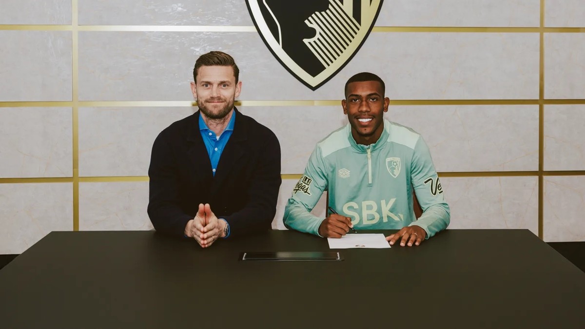 Rayan chính thức gia nhập AFC Bournemouth.