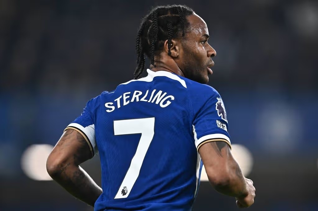Raheem Sterling nhiều khả năng sẽ rời Chelsea ở kỳ chuyển nhượng tháng Giêng.
