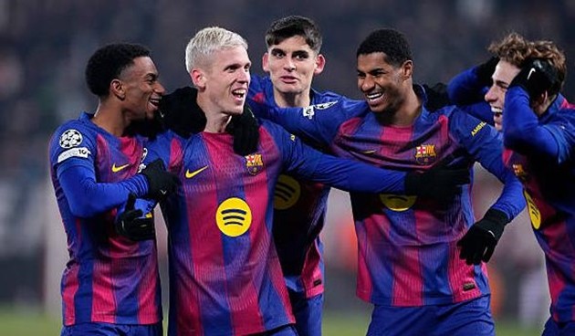Barcelona nắm lợi thế lớn ở lượt cuối vòng phân hạng Champions League.
