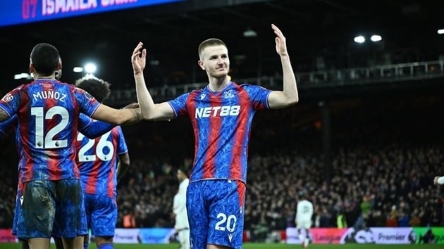 Adam Wharton được kỳ vọng là lời giải tiếp theo cho khu trung tuyến Man United.