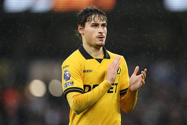 Truyền thông Anh khẳng định Spurs đã chuyển hướng sang Bueno.