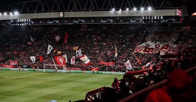 Sân Anfield đã nhiều lần đón các vị khách từ xa đến.