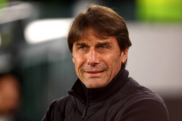 Antonio Conte buộc phải đánh bại Chelsea nếu muốn giúp Napoli nuôi hy vọng đi tiếp ở Champions League.