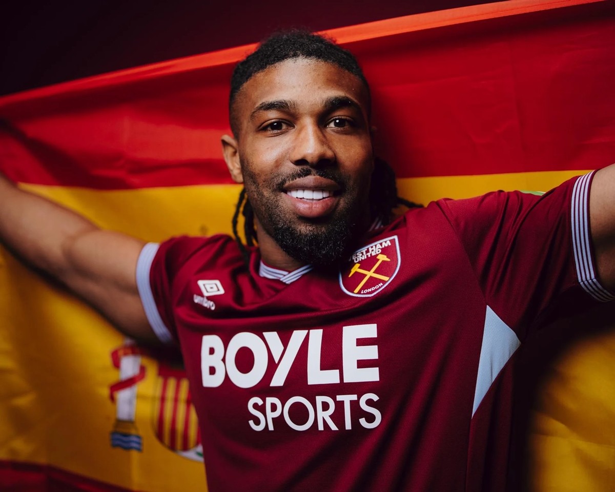 Adama Traore chính thức gia nhập West Ham United.