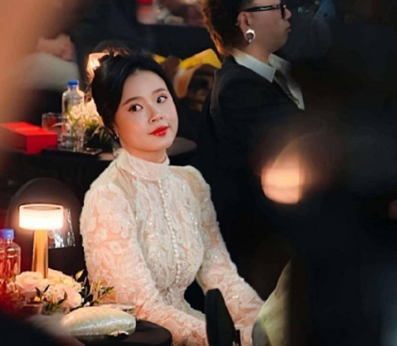 Midu được nhận xét trông có da có thịt hơn trước nên dân mạng đồn đoán vui rằng nữ diễn viên đang mang dấu hiệu của phụ nữ có tin vui