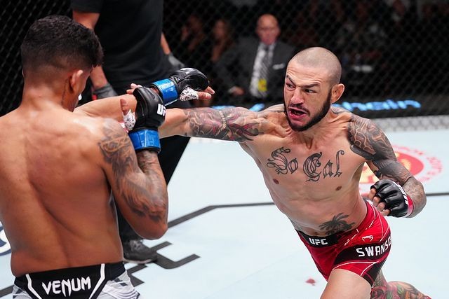 Cub Swanson trong lồng bát giác