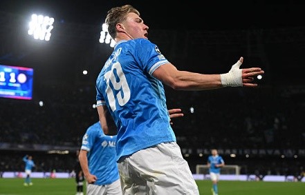 Hojlund nâng tỷ số lên 2-1 cho Napoli.