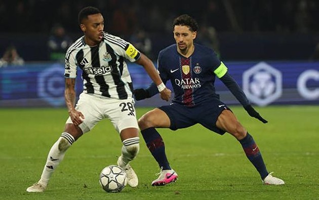 Newcastle United gây ra nhiều khó khăn cho PSG.