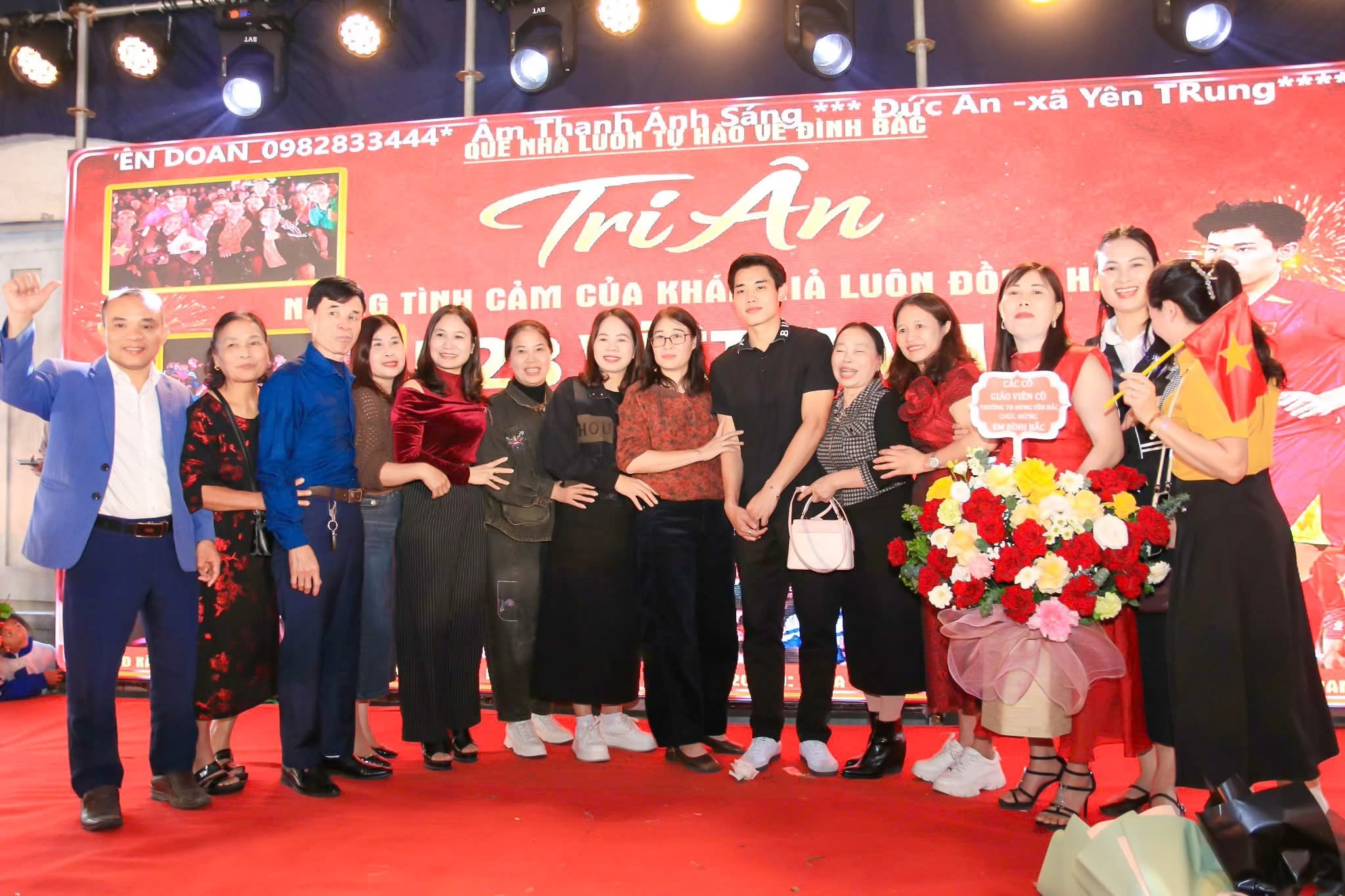 Bữa tiệc quê nhà của Đình Bắc (Ảnh: Nghệ An News).