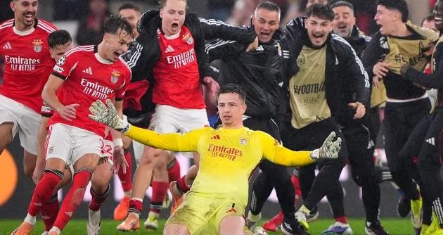 Anatoliy Trubin giúp Benfica lách qua khe hẹp.