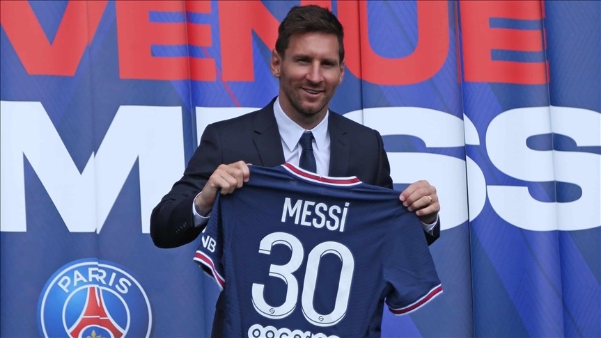 Barcelona bất lực nhìn Lionel Messi gia nhập PSG năm 2021.