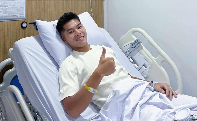 Hiểu Minh chia sẻ hình ảnh từ bệnh viện.