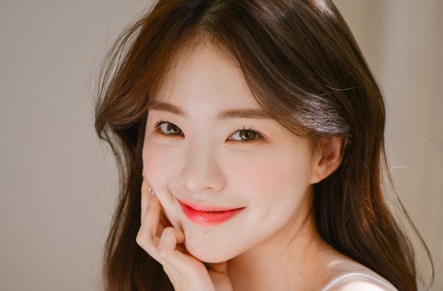  Satin skin đặc biệt phù hợp với phong cách trang điểm thanh lịch, chú trọng sự chỉn chu và cảm giác dễ chịu khi nhìn gần lẫn lên hình.