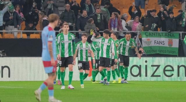 Betis giành vé vào vòng 1/8 Europa League.