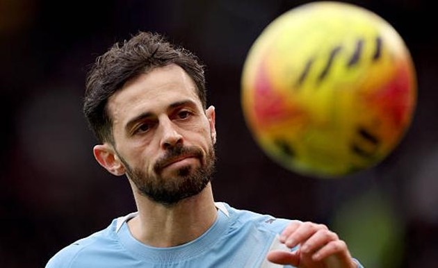 Bernardo Silva khiêu chiến với Arsenal.