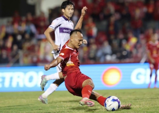 Hà Tĩnh chia điểm với Becamex TP.HCM.