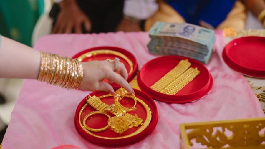 Giữ vàng cưới không chỉ là giữ một món quà mà còn là cách tạo ra một quỹ mừng cưới cho tương lai.