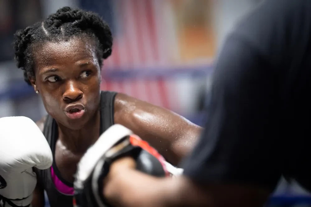 Nữ võ sĩ Tiara Brown