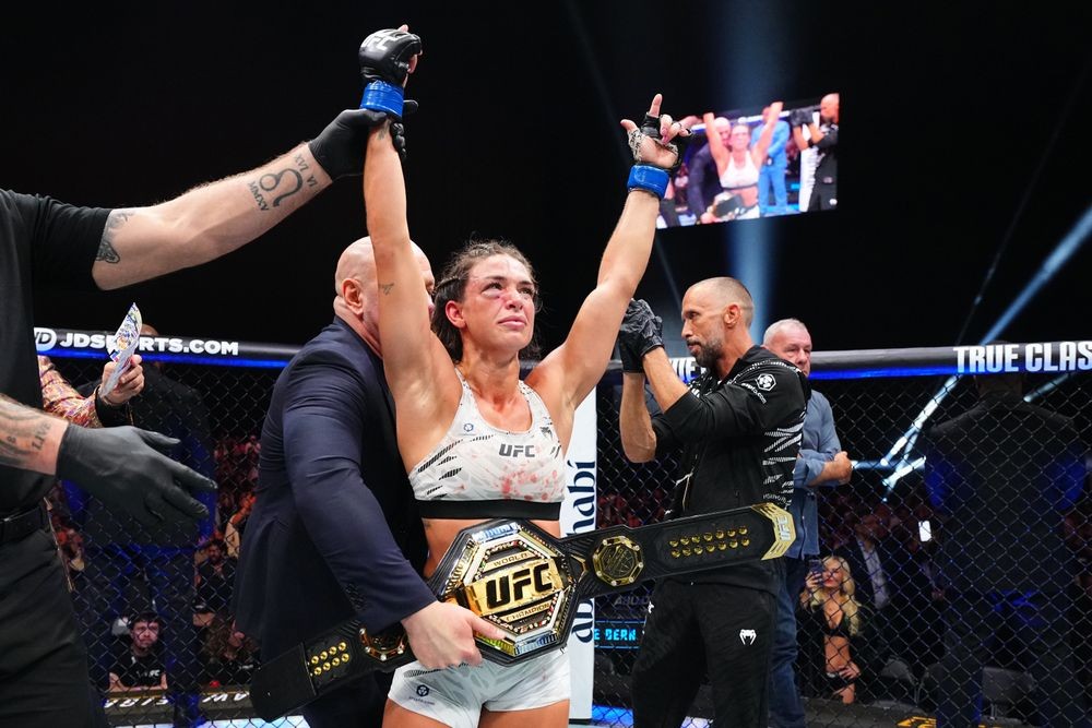 Mackenzie Dern trong trận đấu với Virna Jandiroba tại UFC 321