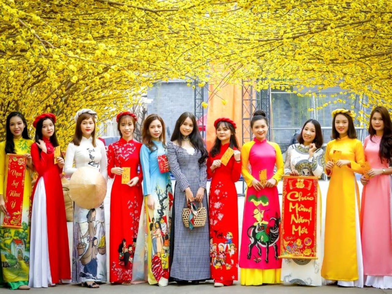 Mỗi con giáp sẽ phù hợp với những gam màu khác nhau, mang ý nghĩa kích hoạt may mắn, hỗ trợ tài lộc và cân bằng năng lượng trong ngày mùng 1 Tết. (Ảnh minh họa)