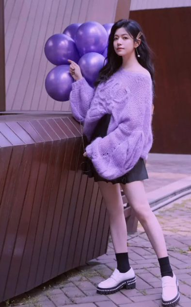 Sự thay đổi này phản ánh một tâm thế trưởng thành, sẵn sàng bước ra khỏi khuôn mẫu cũ để làm mới chính mình mà không đánh mất bản sắc.