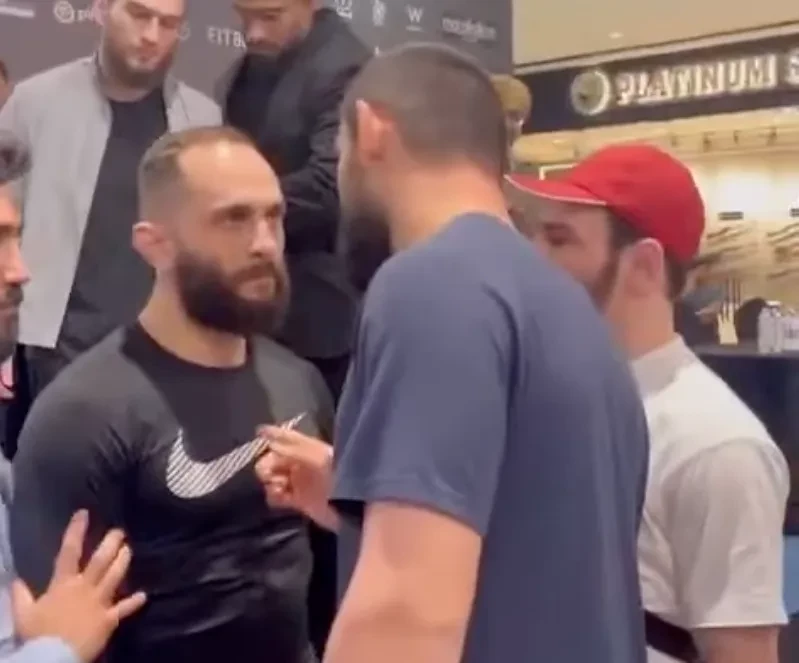 Khamzat Chimaev đối đầu với Anthony Zeidan