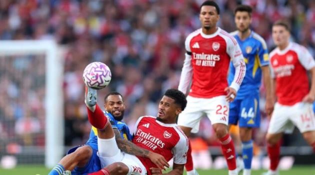 Arsenal đang gặp áp lực không nhỏ.