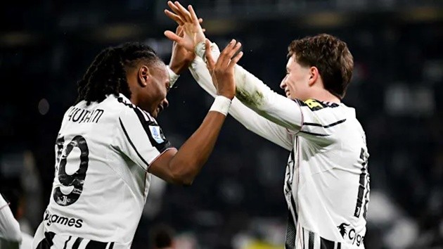 Juventus hướng đến chiến thắng cạnh tranh top 4.