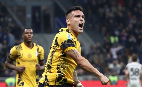 Martinez dự kiến sẽ trở lại đội hình xuất phát Inter (anh chỉ vào sân từ băng ghế dự bị ở trận gặp Dortmund).