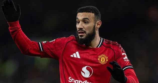 Noussair Mazraoui nhận được lời khen ngợi từ HLV Carrick.