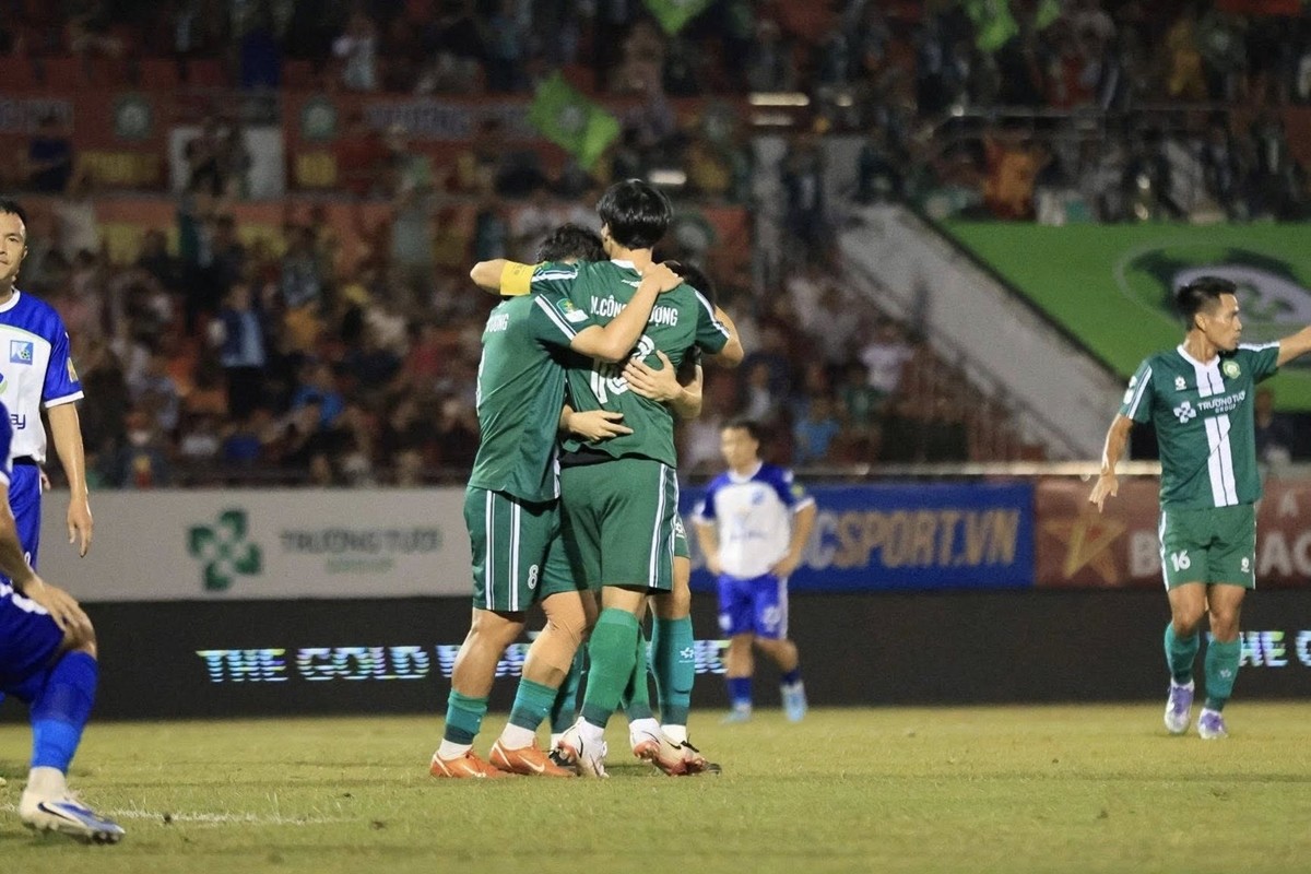 Nguyễn Công Phượng ghi bàn ngay khi trở lại. Ảnh Trường Tươi Đồng Nai.