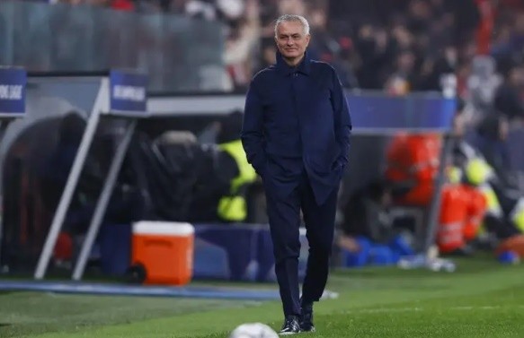 Hành trình của Mourinho ở Benfica không hề bằng phẳng.