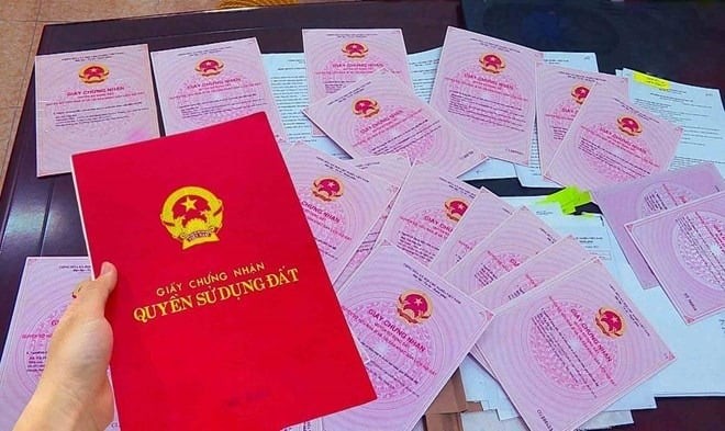 Theo Khoản 5 Điều 3 Thông tư 85/2019/TT-BTC, lệ phí cấp sổ đỏ cũng do Hội đồng nhân dân cấp tỉnh quyết định.