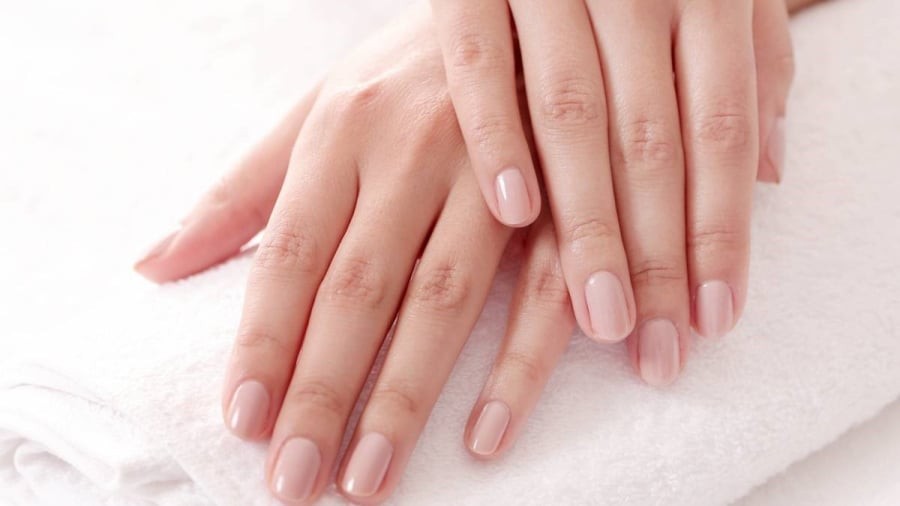 Đây là lựa chọn phù hợp cho những ai muốn chăm sóc móng theo hướng tự nhiên, hạn chế phụ thuộc vào các sản phẩm chứa hóa chất mạnh.
