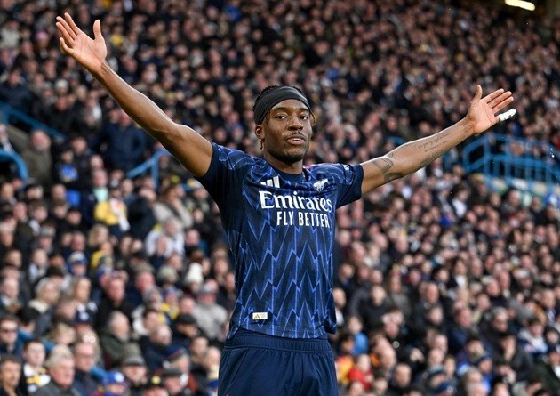  Madueke đã có màn đóng thế xuất sắc.