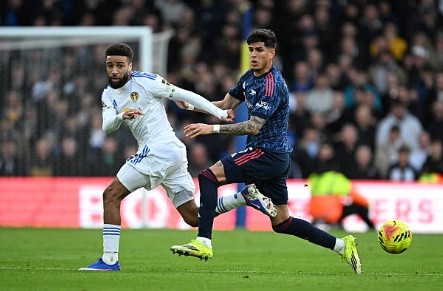 Piero Hincapie (7.2 điểm): Hincapie đảm nhận vai trò hậu vệ trái và hoàn thành tròn vai nhiệm vụ phòng ngự. Cầu thủ này thi đấu chắc chắn, ít khi để đối phương vượt mặt ở hành lang cánh. Dù vậy, anh cần cải thiện thêm khả năng hỗ trợ tấn công để tạo ra sự đột biến cao hơn bên hành lang trái.