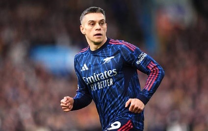 Leandro Trossard (7.0 điểm): Dù không quá bùng nổ trong khâu dứt điểm, Trossard vẫn duy trì được sự kết nối tốt bên hành lang trái. Những pha xử lý kỹ thuật trong không gian hẹp của anh giúp nhịp độ tấn công của Arsenal luôn được duy trì ở mức cao. Anh cũng có một đường chuyền dọn cỗ cho Gyokeres nhưng đồng đội không tận dụng thành công.