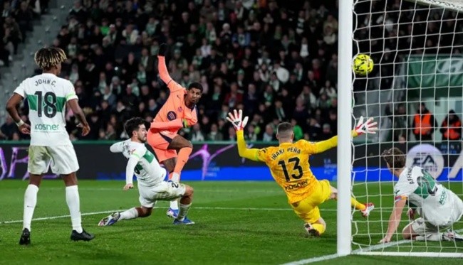 Rashford lập công khi vào sân ở hiệp 2.