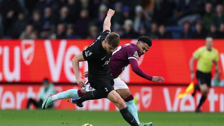  Micky đã ghi bàn cho Spurs.