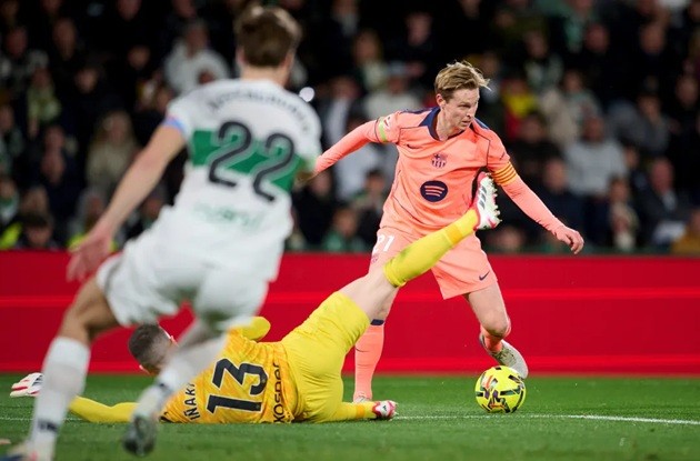  Frenkie de Jong đã góp công vào chiến thắng của Barca.