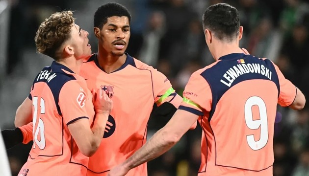 Marcus Rashford tiếp tục thăng hoa tại Barcelona.