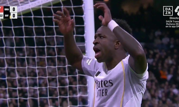 Vinicius bị la ó dữ dội.