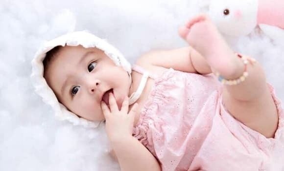 Thứ hai, tên có chứa số hoặc ký tự đặc biệt. Những tên gọi bao gồm chữ số như 1, 2 hoặc ký tự như @, $, & đều bị xem là không hợp lệ.

