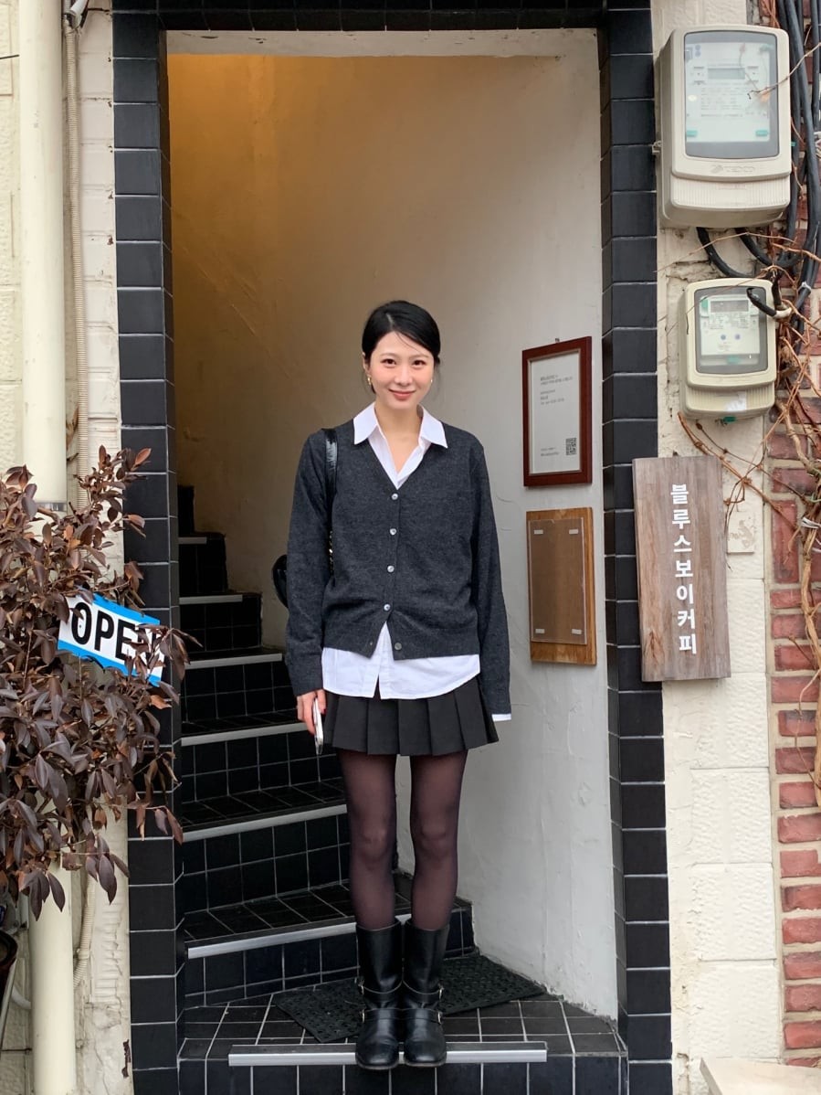 Những tông màu pastel như kem, be, hồng phấn hay xanh nhạt giúp tổng thể trang phục trở nên tươi sáng và mềm mại hơn. 